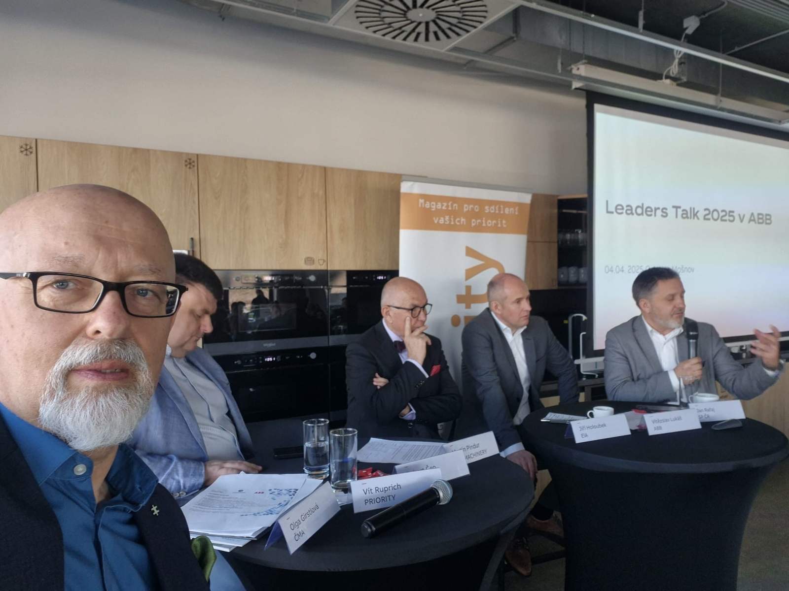 O manažerských výzvách v robotizaci a AI_01